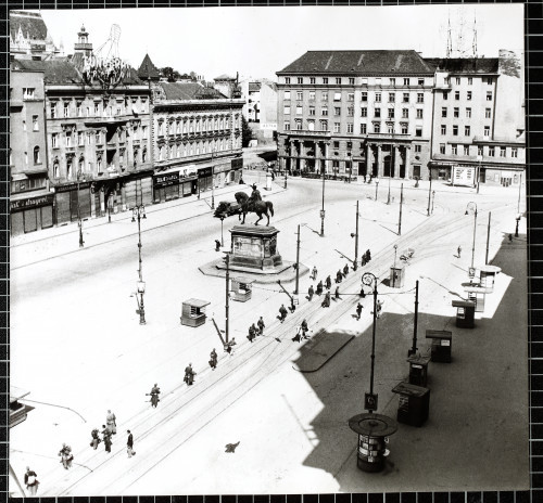 MUO-026428: Zagreb 8. V. 1945.: fotografija