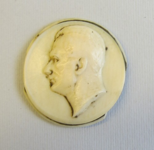 MUO-045851: Medaljon: medaljon