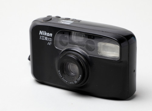 MUO-060197: Fotoaparat Nikon ZOOM 200: fotoaparat