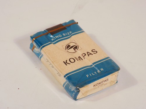 MUO-057824: Kompas: kutija cigareta