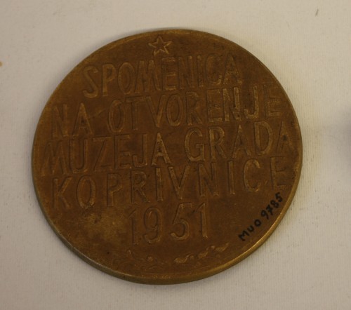 MUO-009785: Spomenica na otvorenje Muzeja Grada Koprivnice 1951.: plaketa