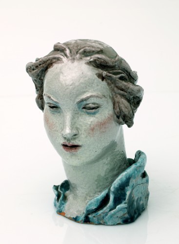 MUO-031957: Glava žene: skulptura